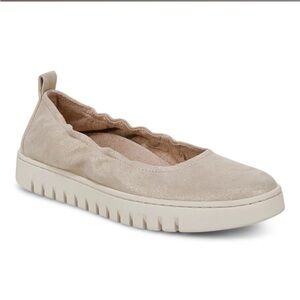 Vionic Uptown Ballet Slip on size 8